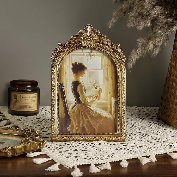 Cuspin 5x7 Gold Picture Frame, Vintage Gold Ornate Resin Photo Frame with Glass Front for Tabletop and Wall Mounting, Antique Picture Frames Photo Gallery for Home Office Decor
